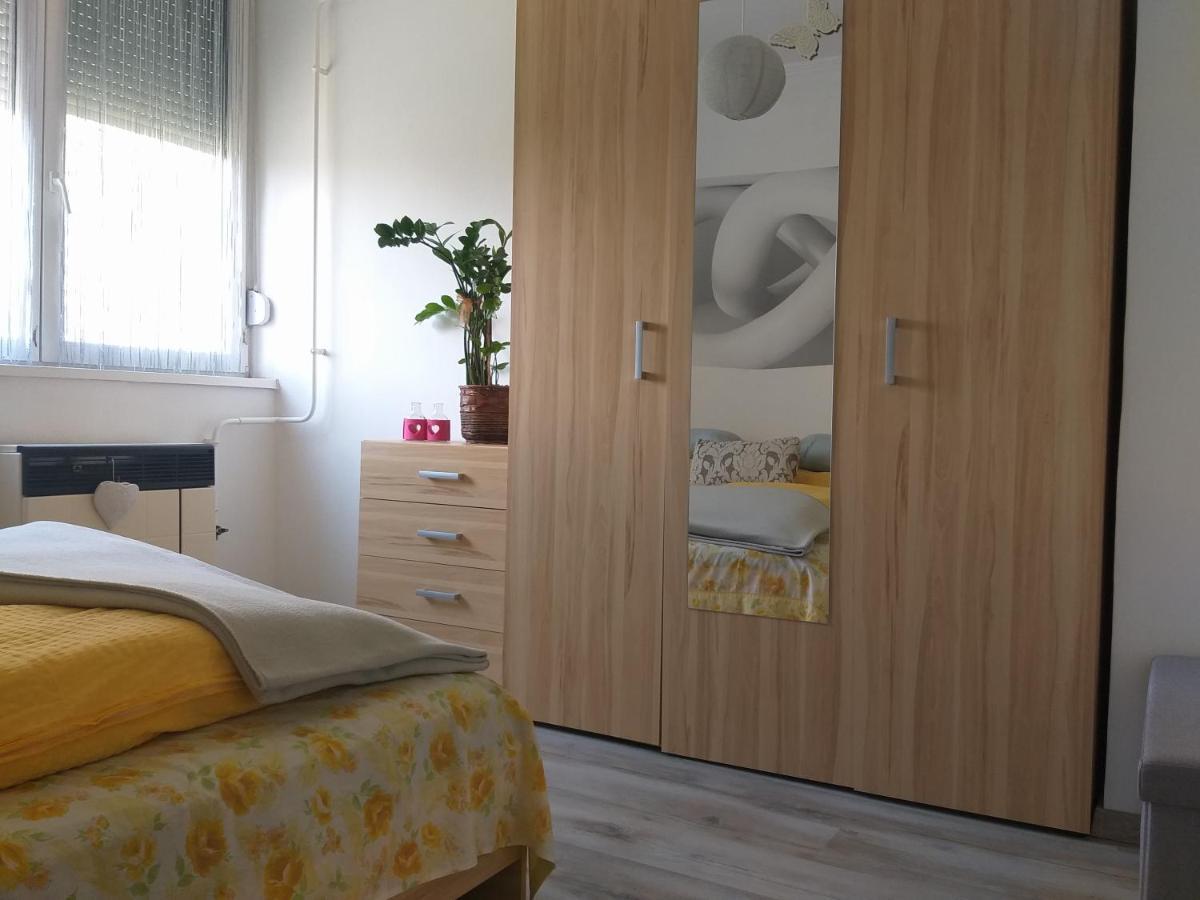 Simon Apartman Tiszafured Exterior photo